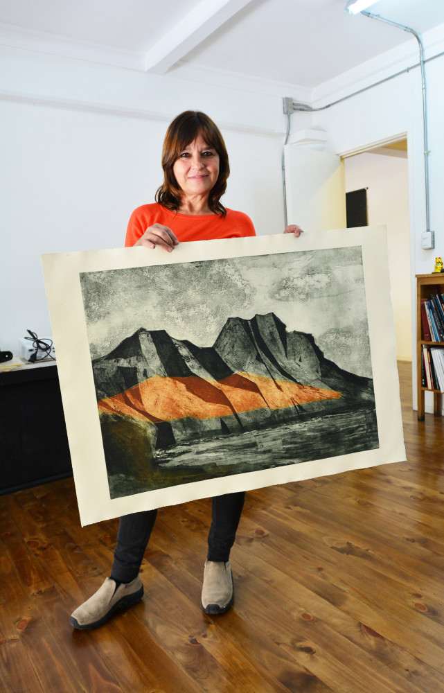 Javiera Moreira a ouvert le Casaplan, un café à la fois lieu d'exposition et atelier de gravure.