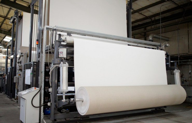 Le tapis en polyamide, encore vierge, avant impression.