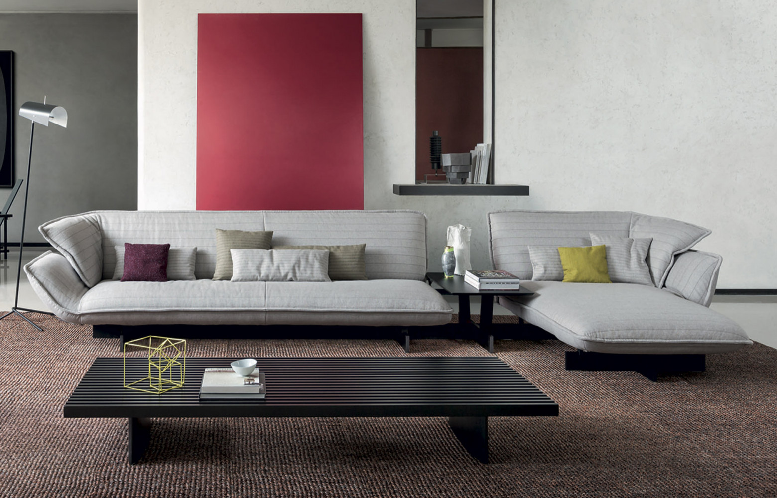 Canapé articulé « Beam Sofa System », design Patricia Urquiola, à partir de 5 000 € (tissu)...