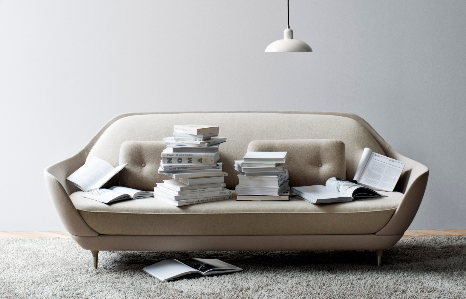 Canapé « Favn », design Jaime Hayón, 8 240 €. Tissu Kvadrat. Fritz Hansen.