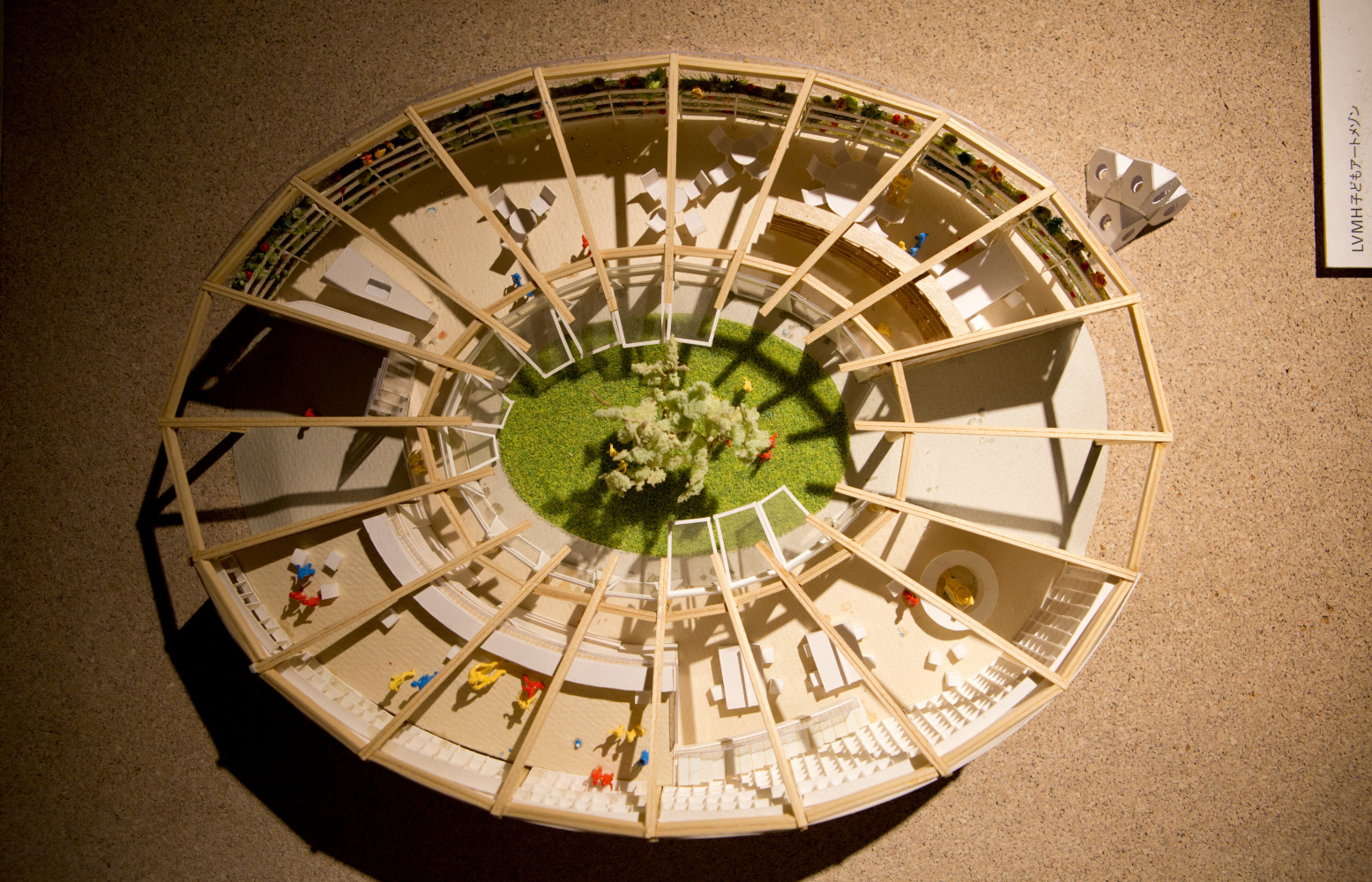Maquette du pavillon des enfants de Fukushima réalisé par le Pritzker Prize Shigeru Ban pour LVMH.