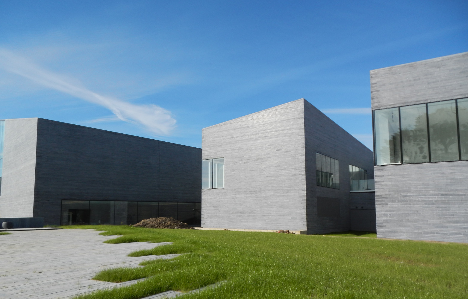 Une écriture minimaliste et efficace caractérise le bâtiment imaginé par Raphaël Voinchet, architecte qui avait auparavant réalisé...