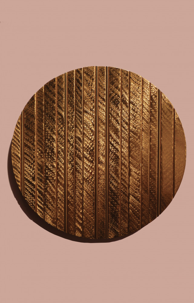 Réputée pour ses luminaires, la designer belge Nathalie Dewez illuminait le stand de la maison Vervloet avec...