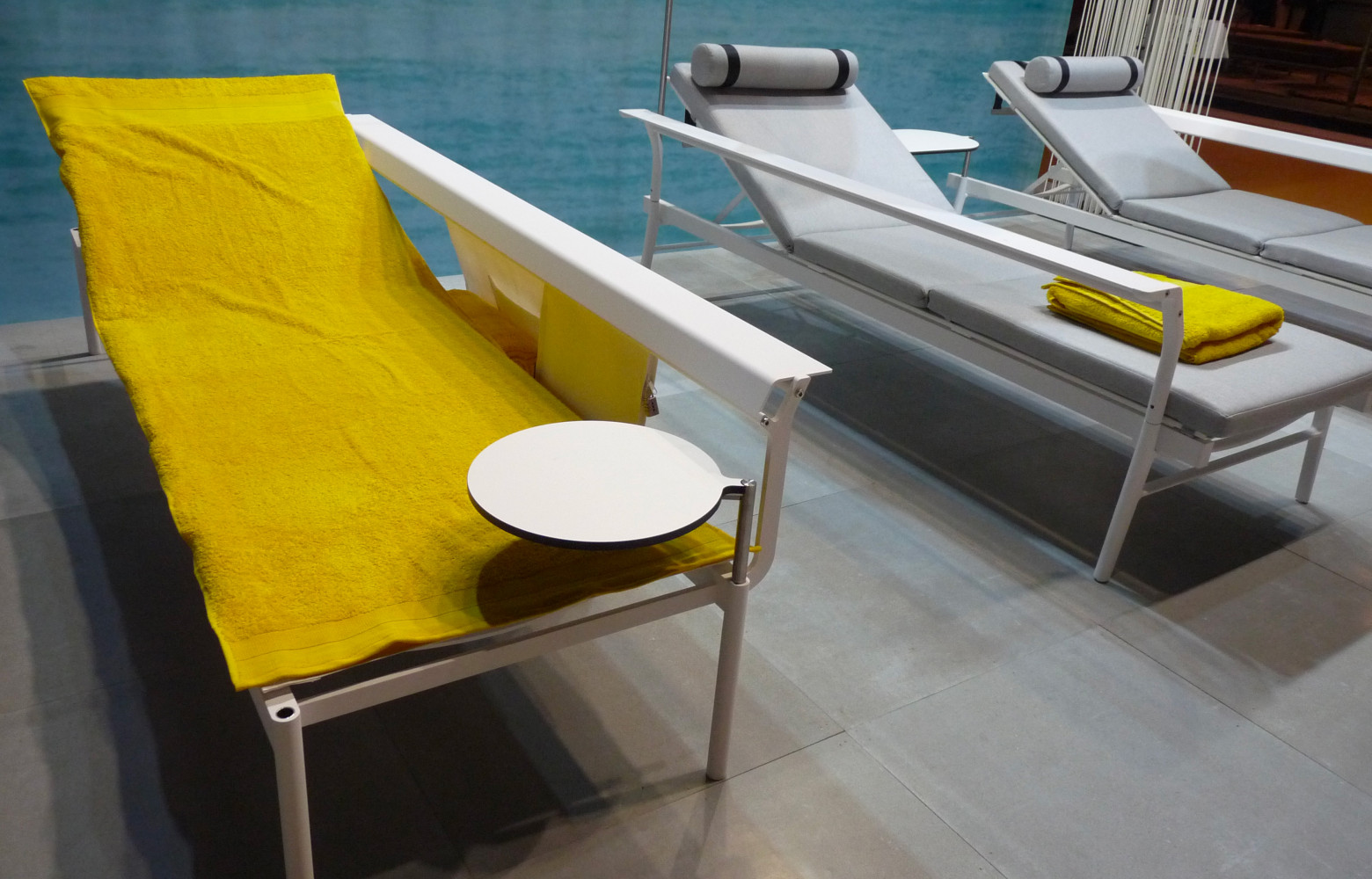 Chez les Belges d'Extremis, Géo Trouvetout se fait serious designer. Cette chaise longue profilée pour les vacances...