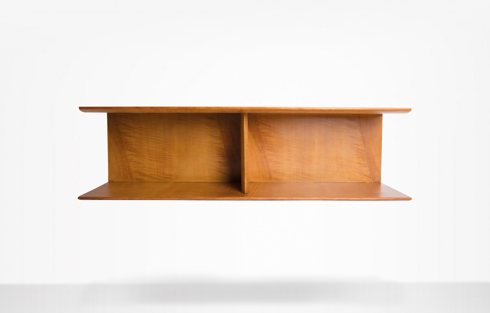 Lot n° 4 : Ceci n’est pas étagère, ceci est du Gio Ponti (1891-1979). L'année de naissance de...