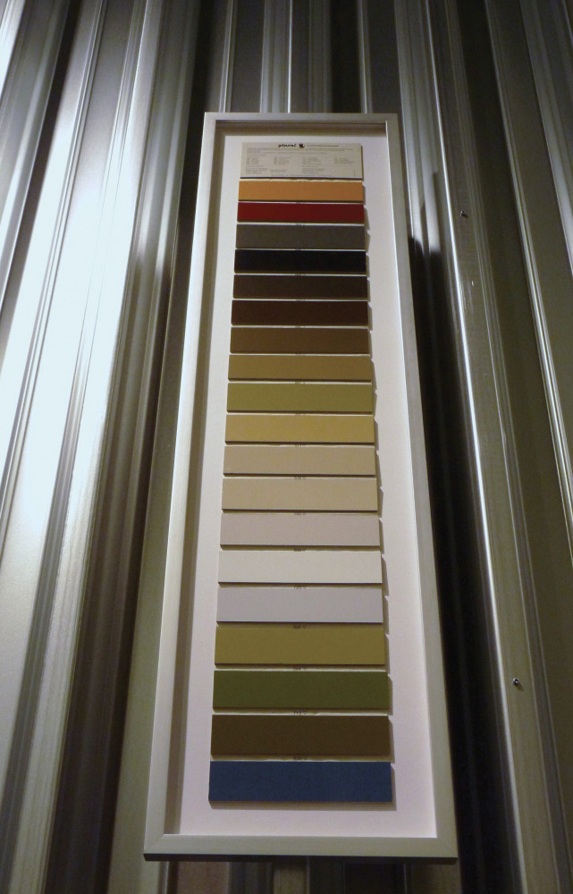 Le visiteur découvrait chez Carwan Gallery cet esthétique nuancier qui témoigne de l’époque où l’on vendait l’amiante...