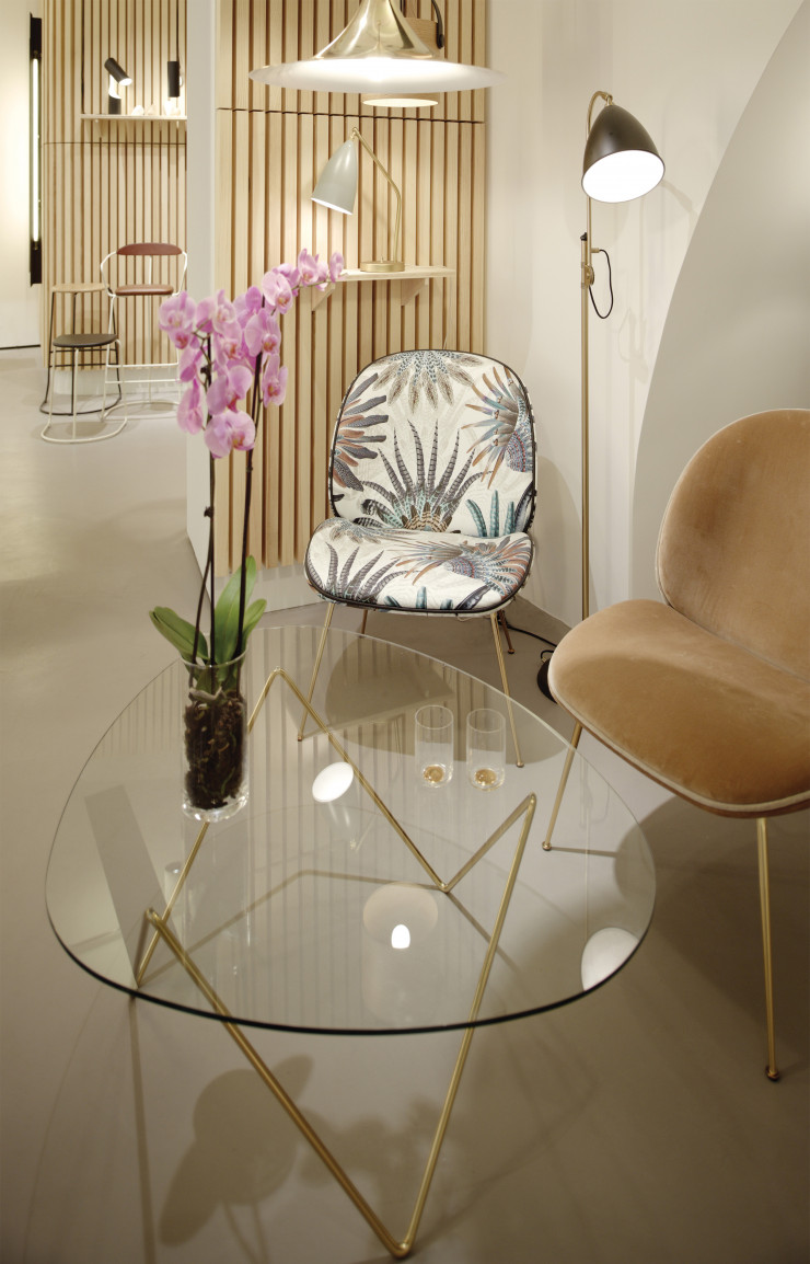 Les confortables Beetle lounge chair (Gubi), inspirées par la forme du scarabée.