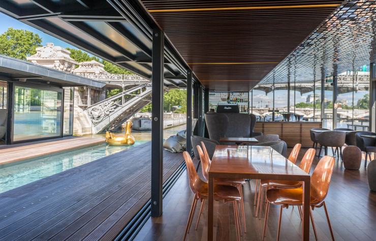Le Off Seine offre un bar avec couloir de natation sur une barge en plein Paris…