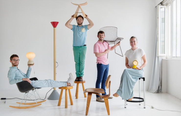 Jean-Sébastien Blanc (au centre avec le polo bleu) avec ses comparses des 5.5.