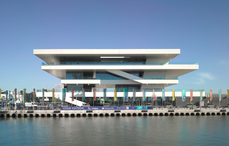 Le bâtiment de l’America’s Cup à Valence, en Espagne (2006), est l’une des réalisations les plus connues de David Chipperfield.