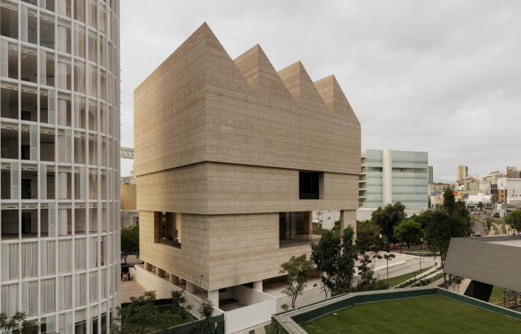Le musée Jumex, à Mexico (2013), mêle béton et travertin.