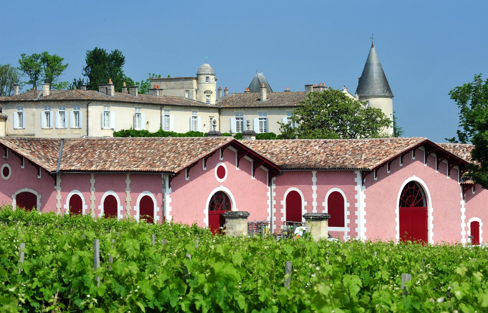 Cette prestigieuse propriété, premier grand cru classé de Pauillac, dont Louis XV aimait déjà le vin –...