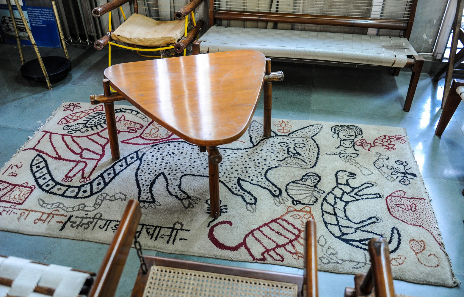 Tout est d’origine dans chaque bâtiment, comme ici, dans le musée de l’Architecture : du fauteuil «...