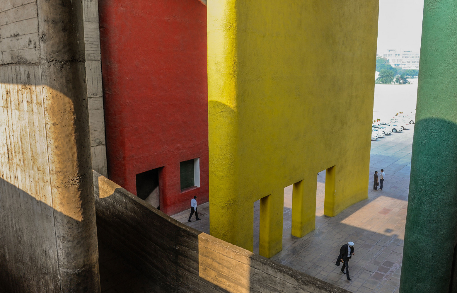 Point de vue sur les arches de la Haute Cour depuis la rampe.