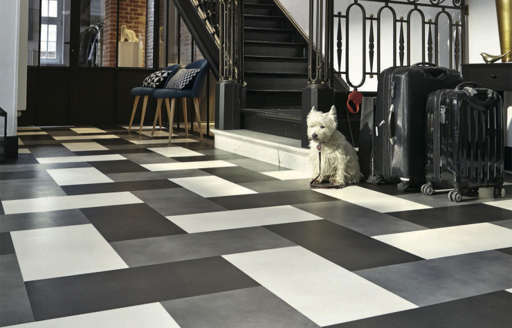 Au sol, modèle « LVT iD Inspiration Loose-lay », chez Tarkett.