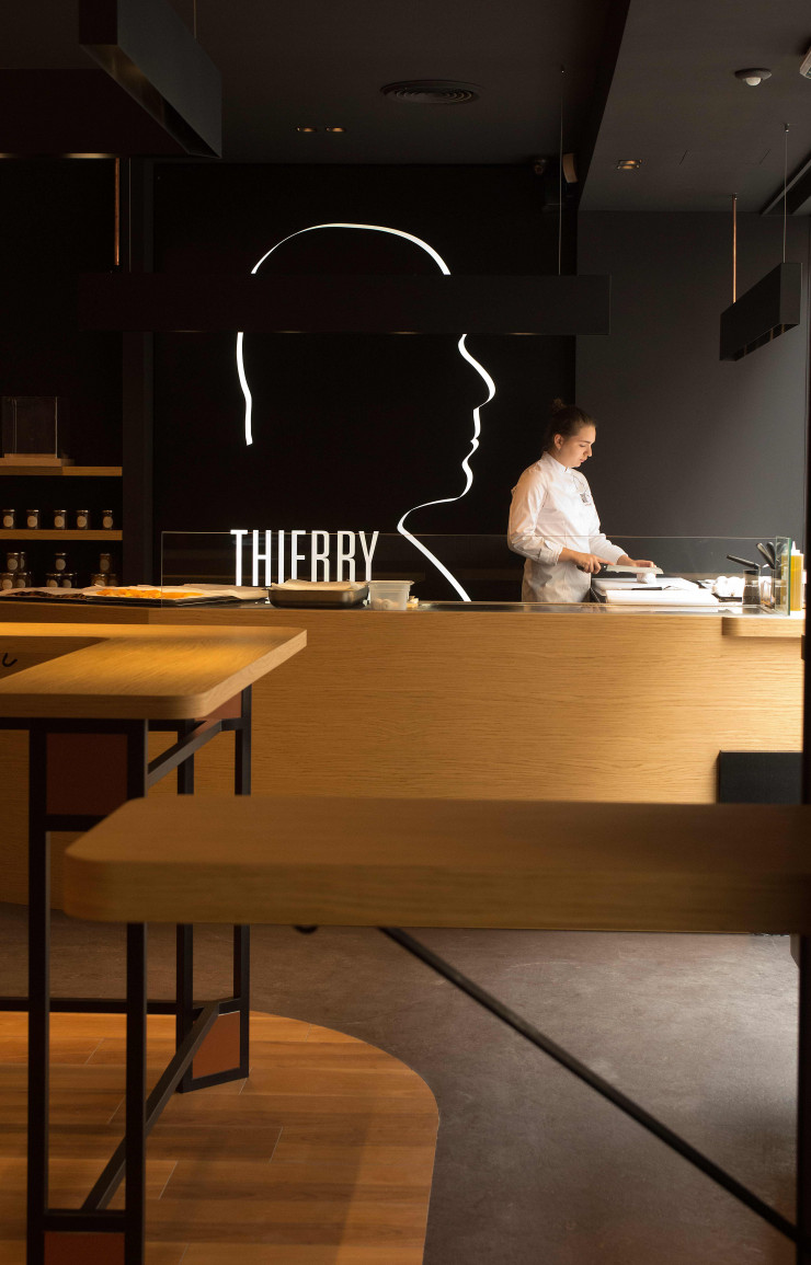 La déco intérieure est signée de la compagne de Thierry Marx, la photographe et designer Mathilde de l’Ecotais.