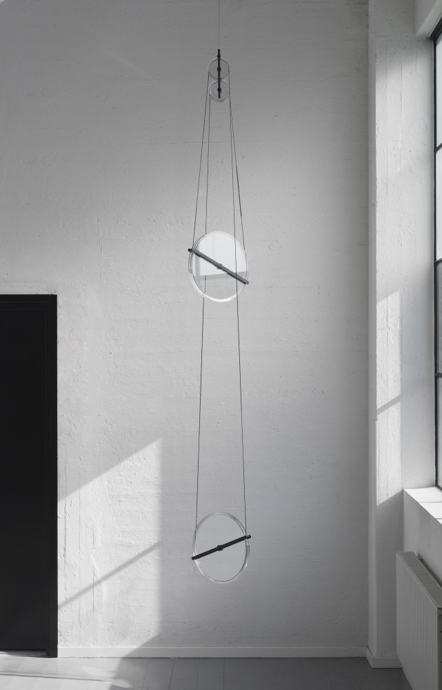 Autre déclinaison du luminaire Secant Mobile de Daniel Rybakken.