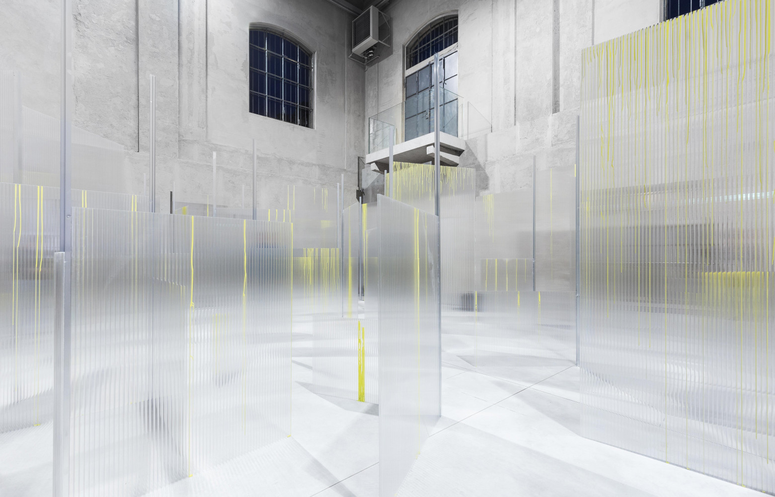 Cache–cache party avec Tobias Putrih. « Obfuscation » est la version archi-moderne du labyrinthe vert des châteaux...