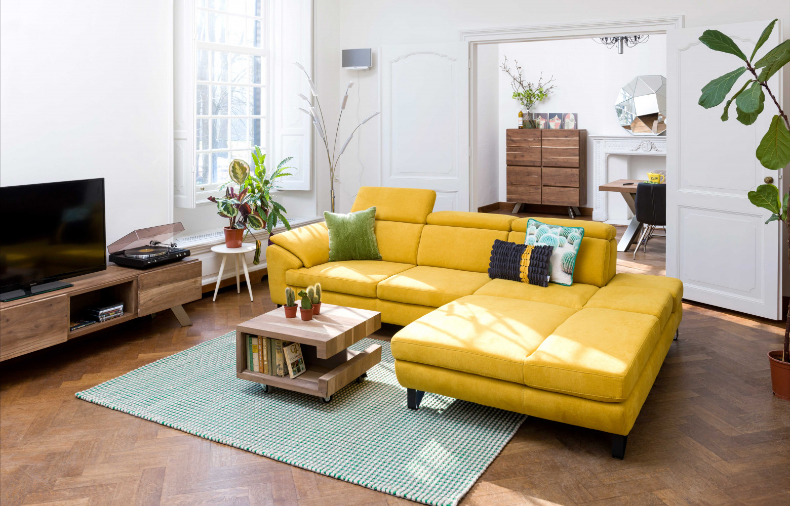Tapis, canapés, meubles de rangement, luminaires et bibelots : seule la hi-fi n'est pas disponible dans les...