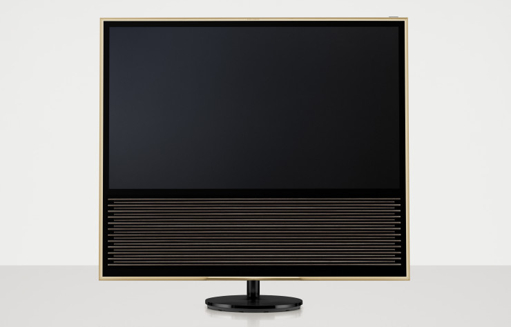 Le téléviseur Beovision 14 et son design qui mêle le chêne fumé au métal.