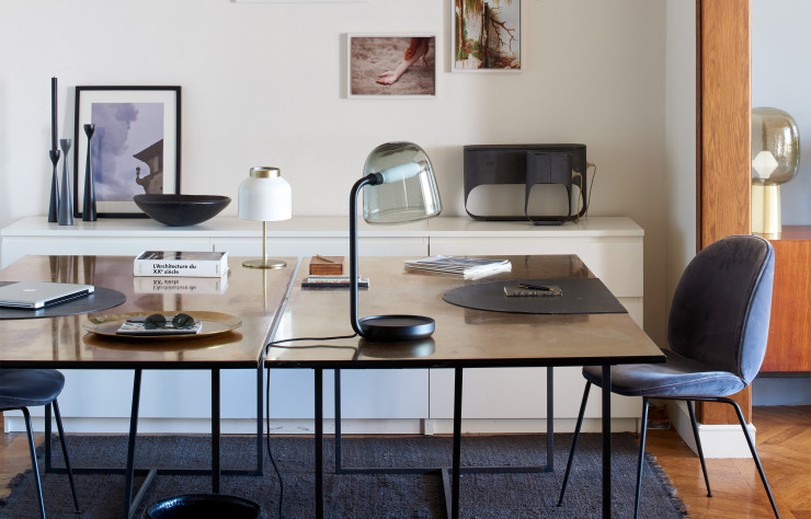 Dans cet appartement parisien, la décoratrice Nancy Geernaert est parvenue à mixer des pièces Ikea avec d’autres issues des éditeurs italiens ou scandinaves les plus prestigieux.