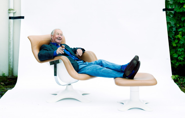 Sir Terence Conran, fondateur d’ Habitat en 1964, est aussi le fondateur du Design Museum londonien. Fauteuil Karuselli d’Yrjö Kukkapuro (Artek).