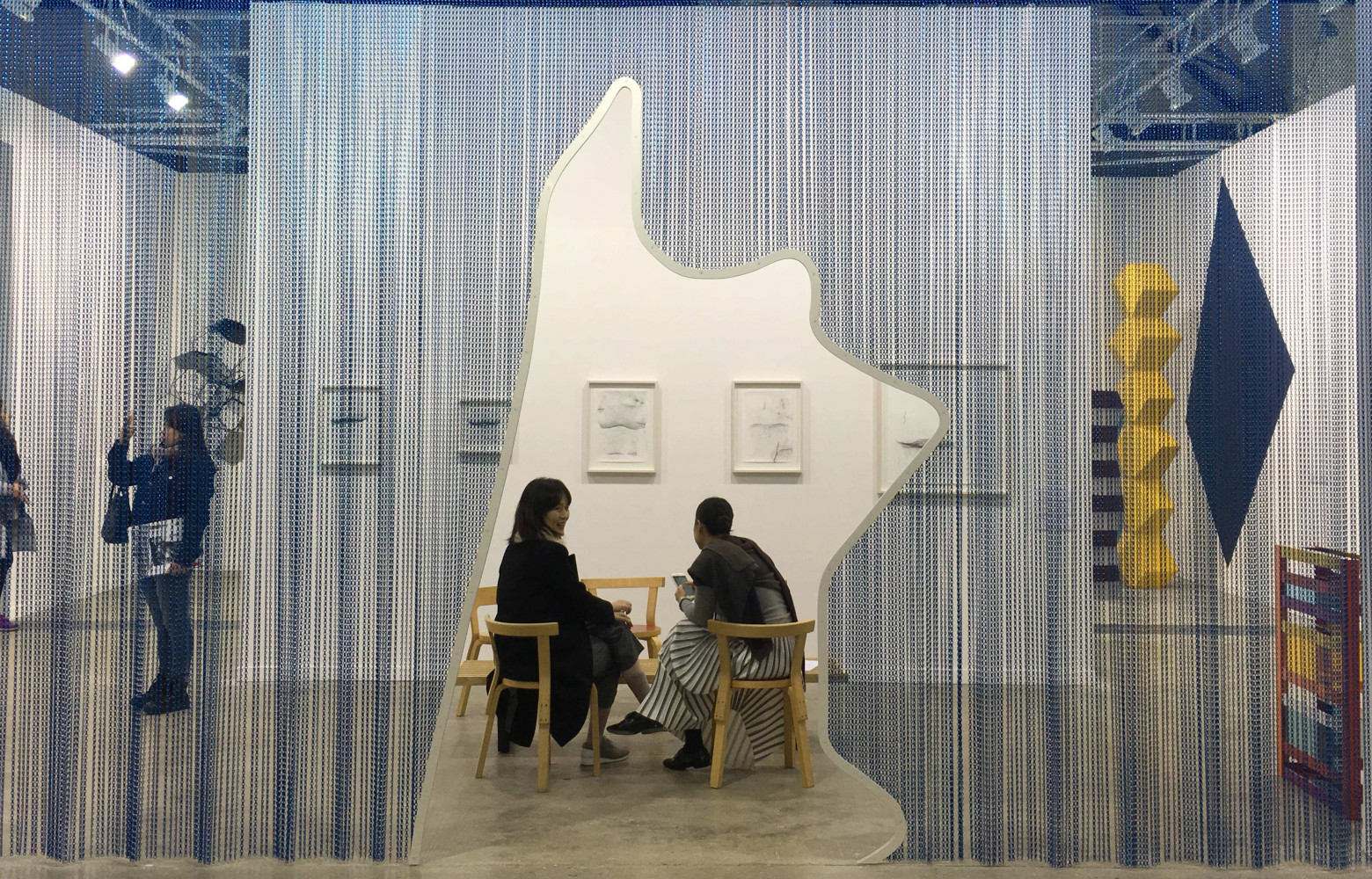 La porte d'entrée du stand de la galerie Esther Schipper (Berlin).