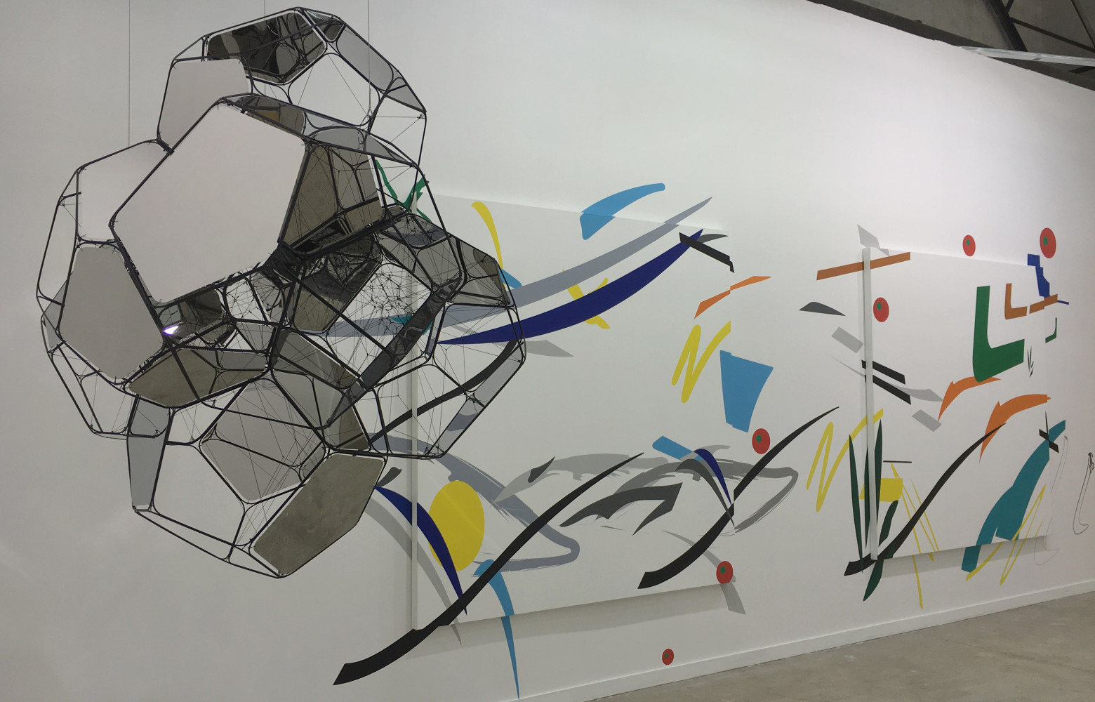 Installation et peintures présentées par la galerie Esther Schipper (Berlin).