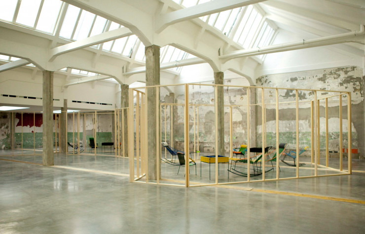Depuis 2013, le showroom Marni installé dans une ancienne discothèque accueille les happenings les plus courus du off de Milan. Et les collections de chaises d’une marque qui sait se renouveler sans se tromper.