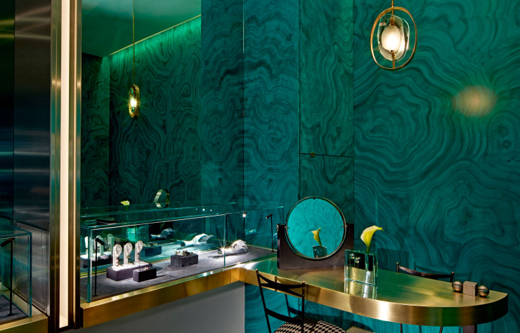 Des murs en trompe-l’oeil de malachite pour la boutique londonienne du joaillier Delfi na Delettrez.