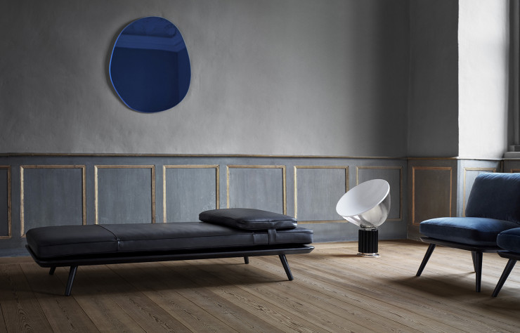 La banquette « Daybed » revisite avec modernité le savoir-faire en tapisserie d’ameublement qui a fait la renommée de Fredericia.