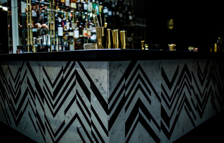 À l’étage, l’atmosphère du bar est nettement plus tamisée.
