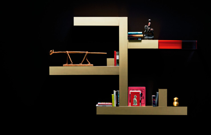 Étagère en laiton Incrocio d’Andrea Branzi chez Ghidini (1961).