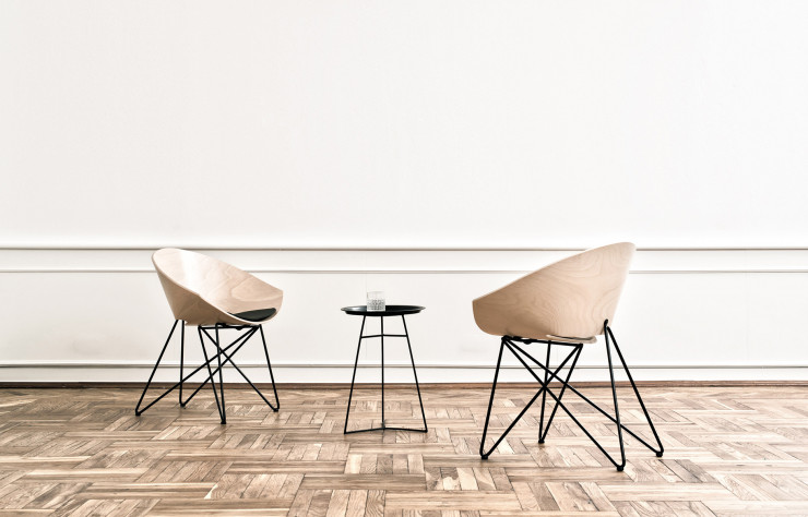 Les fauteuils « RM56 » sont produits dans leur version originale en contreplaqué courbé.