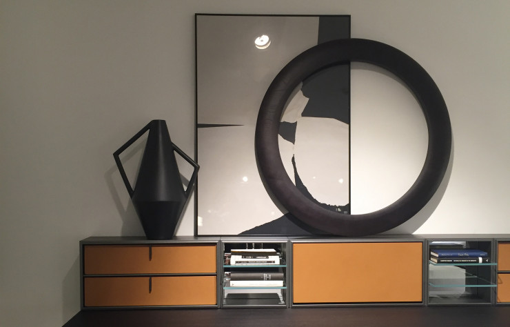 Graphisme et finitions dans le showroom Poliform Varenna (33, rue du Bac, 75007).