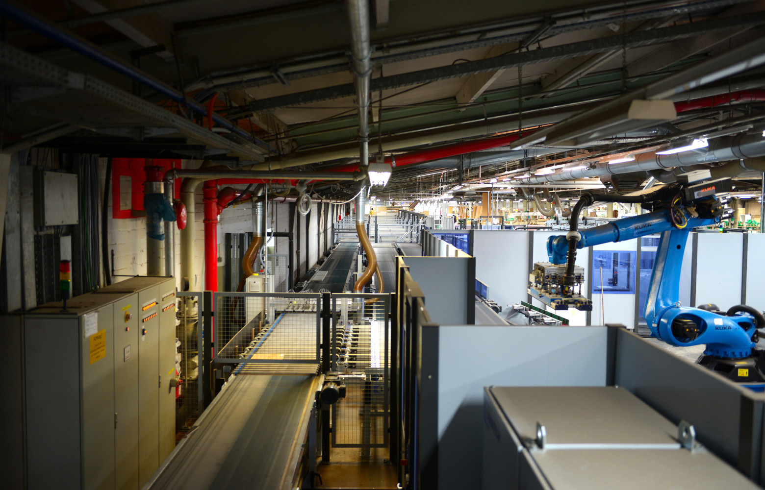 Une puce RFID équipe chaque lot, voire chaque élément d’un meuble afin que la fabrication soit automatisée...