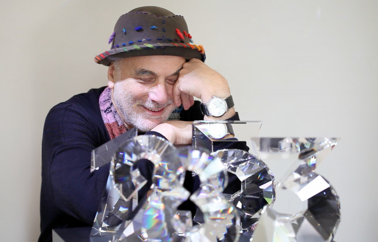 Ron Arad sur le stand Swarovski à Milan en avril 2016.