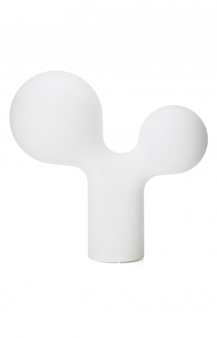 La lampe Double Bubble a été créée à l’occasion des 50 ans de création d’Eero Aarnio en 2003.