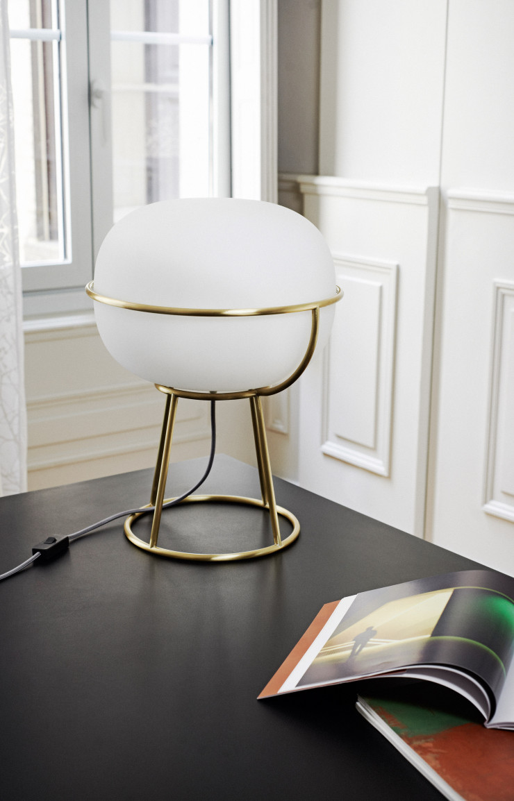 La lampe « L88 », de Julie Pfligersdorffer, dans saversion à poser. Elle existe aussi en suspension.