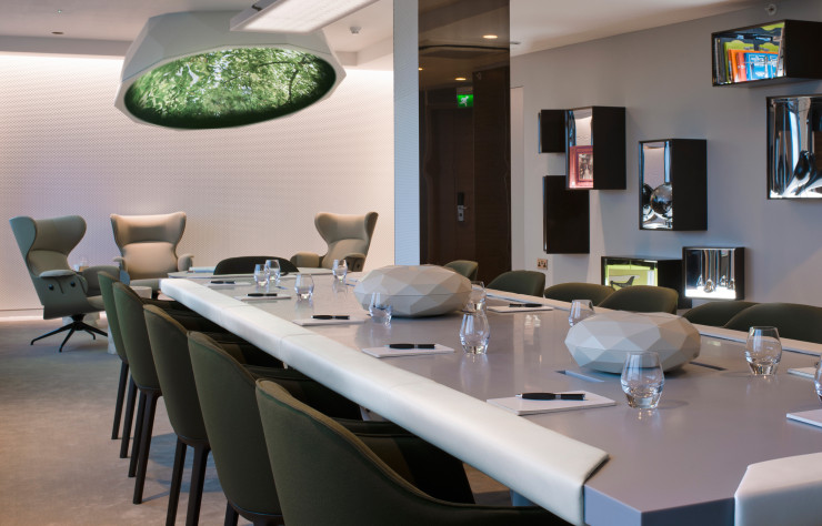 Pour Pullman, Mathieu Lehanneur invente « Business Playground », un espace pour repenser le temps de la réunion (Seena, 2013).