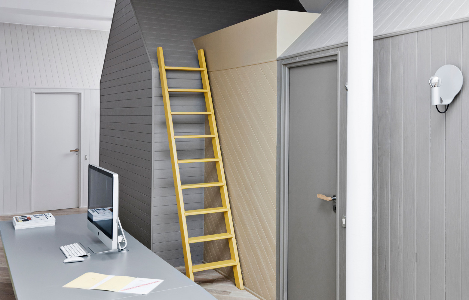 Les couleurs sont à la fois porteuses de continuité et de différenciation entre les pièces. La structure...