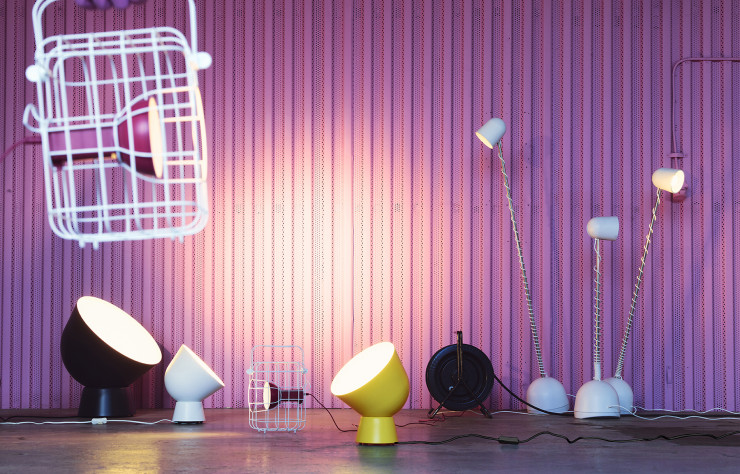 Sur pied, à poser ou à suspendre, les luminaires se déclinent dans toutes les typologies