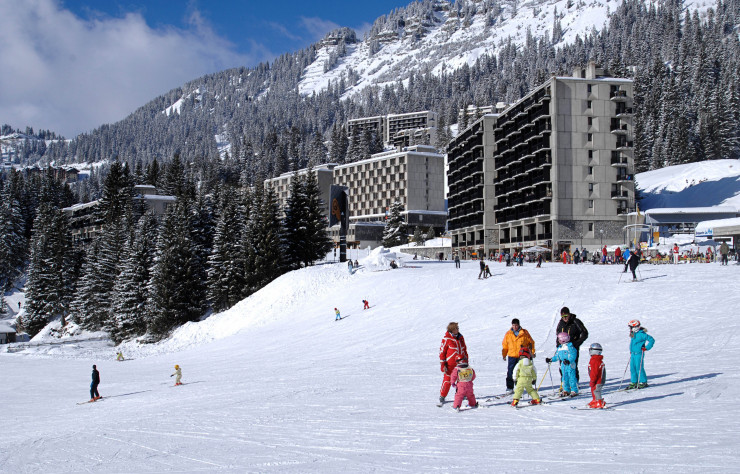 Flaine démontre que le béton et ses nuances peuvent s’intégrer dans un paysage montagnard.