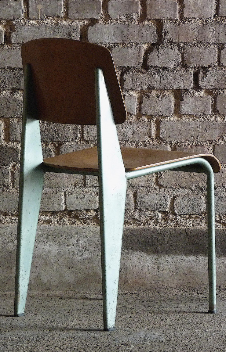 Chaise Métropole de Jean Prouvé.
