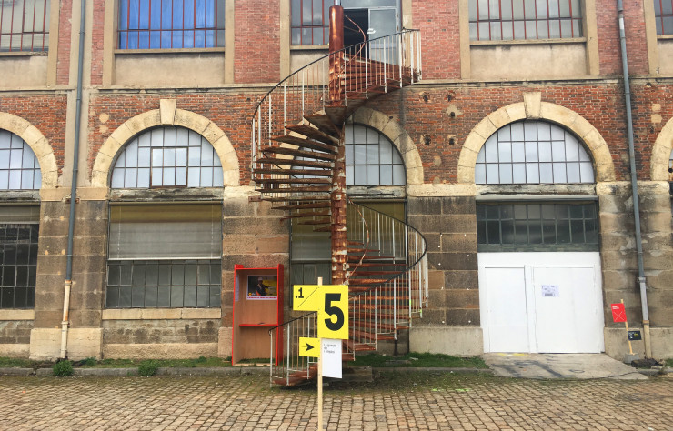 L’ancienne Manufacture d’armes de Saint-Etienne accueille la Biennale jusqu’au 9 avril.