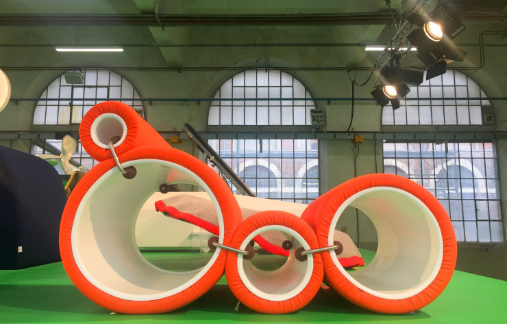 Le fauteuil Tube de Joe Colombo, une bonne idée pour travailler couché…