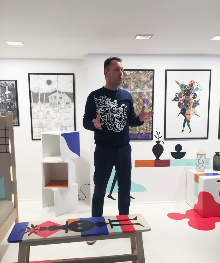 Henrik Most, creative leader d’IKEA, présente le travail des 12 artistes qui ont participé à la collection « Art Event ».
