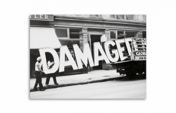 « Truck and sign » de Walker Evans.