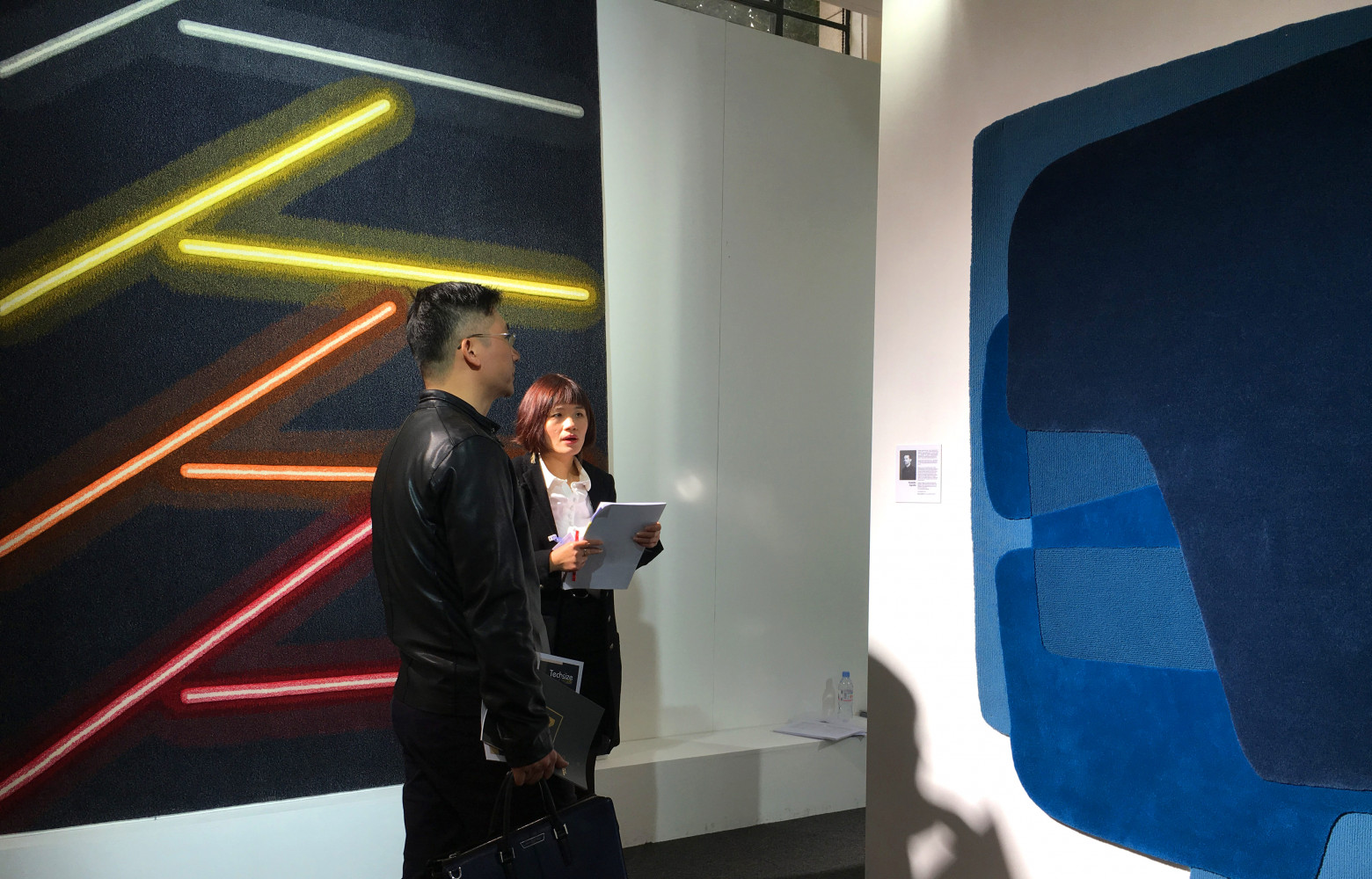 L'éditeur de tapis hong-kongais Tai Ping exposait ses tapis bijoux, dont cet incroyable modèle inspiré du néon.