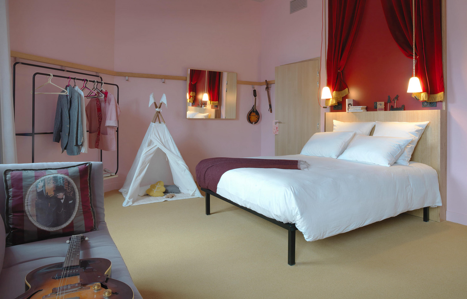 Pas de suite au MOB, mais une Master MOB équipée d'un tipi, d'un platine vinyle et d'un...